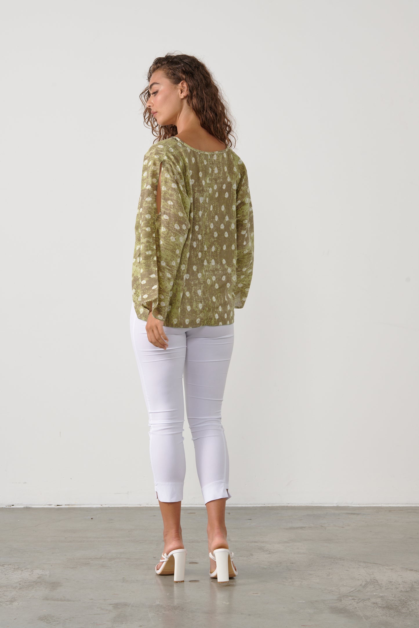 CAJU COTTON V-NECK TOP IN TIE DYE GREEN